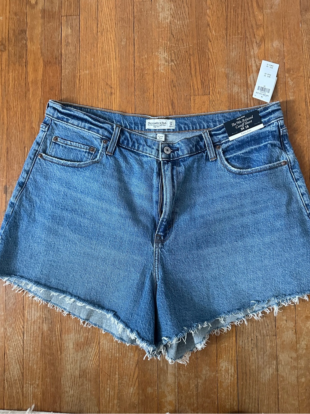 Abercrombie & Fitch 90’s Relaxed Cutoff Shorts. NWT